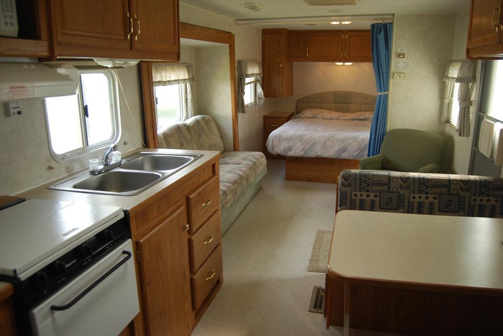 Crescent Bar Camping Resort Studio Cabin 1 Trinidad Luaran gambar