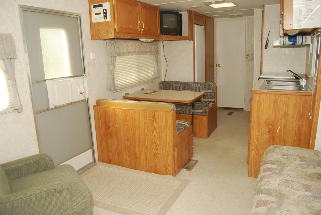Crescent Bar Camping Resort Studio Cabin 1 Trinidad Luaran gambar