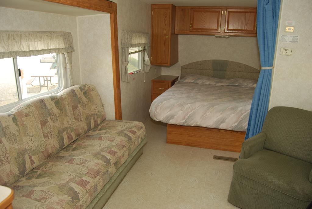 Crescent Bar Camping Resort Studio Cabin 1 Trinidad Luaran gambar