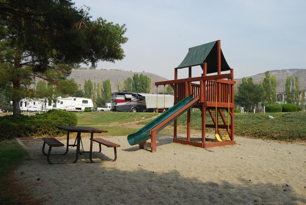Crescent Bar Camping Resort Studio Cabin 1 Trinidad Luaran gambar