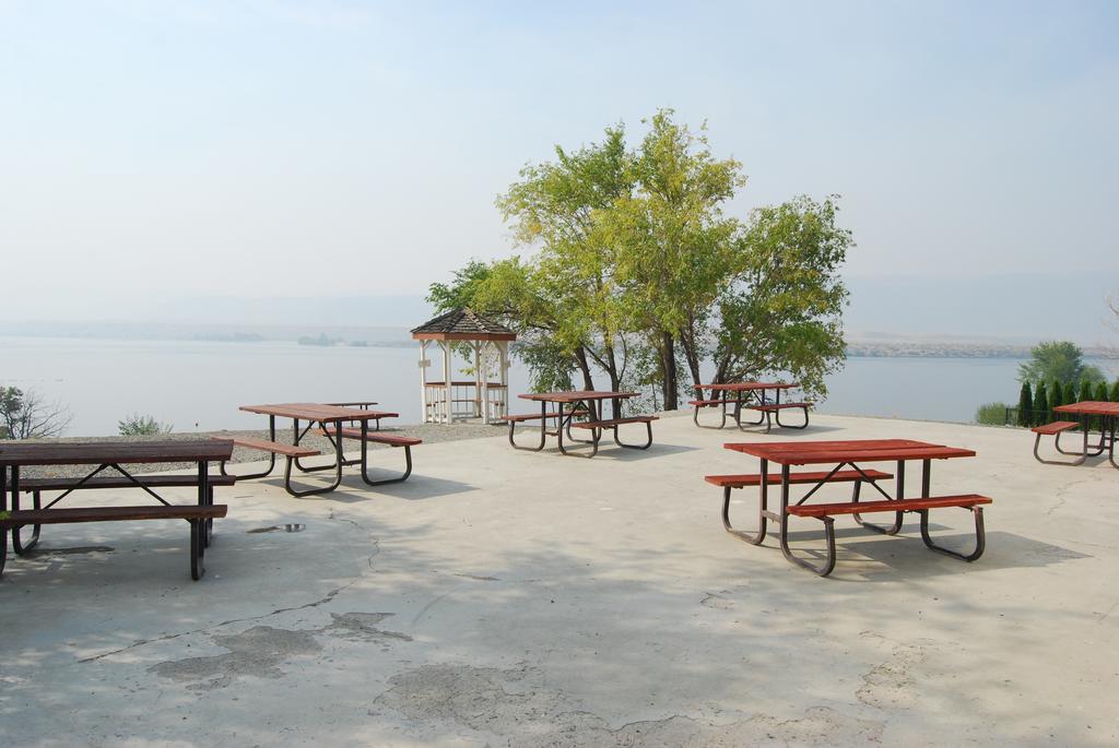 Crescent Bar Camping Resort Studio Cabin 1 Trinidad Luaran gambar